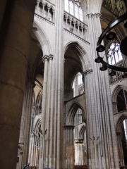 Mittel- und Seitenschiff der Kathedrale von Rouen